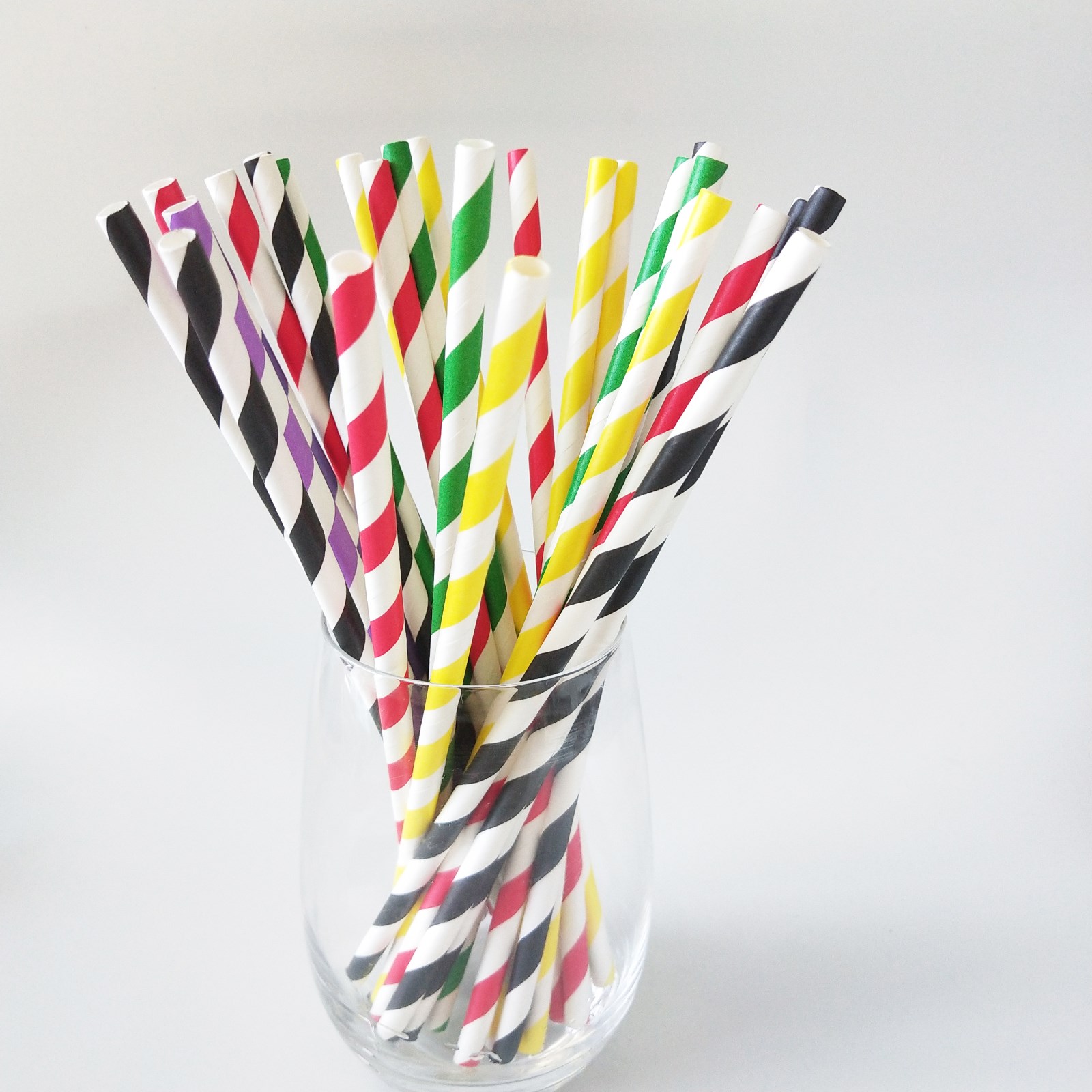 彩色条纹的纸吸管